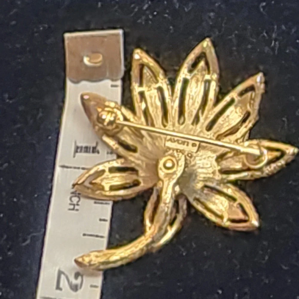Vintage Avon Gold Tone Lotus Flower Brooch Textured Water Lily Pin 2 Inch